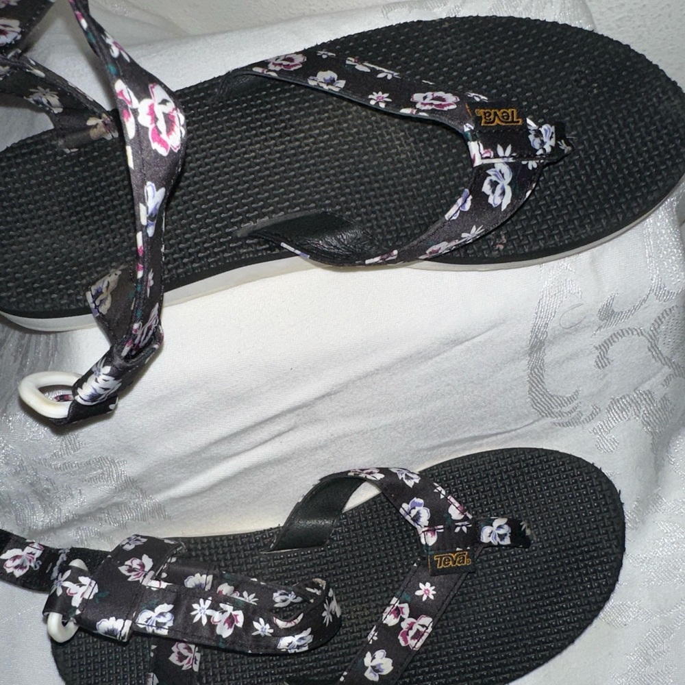 Teva sandals, rare floral print!